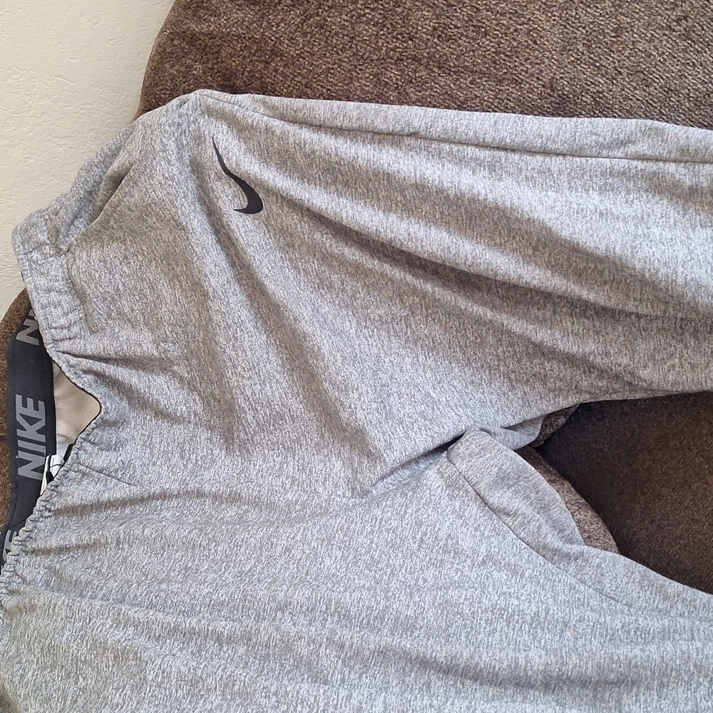 Nike Mens Heather Gray Joggers